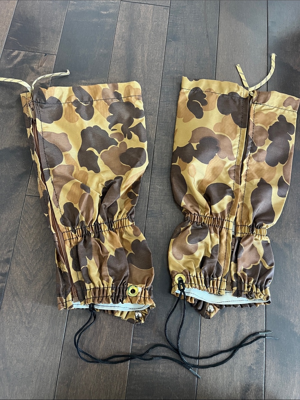 Outdoor Products Camo Gaiters in Brown/Khaki vintage